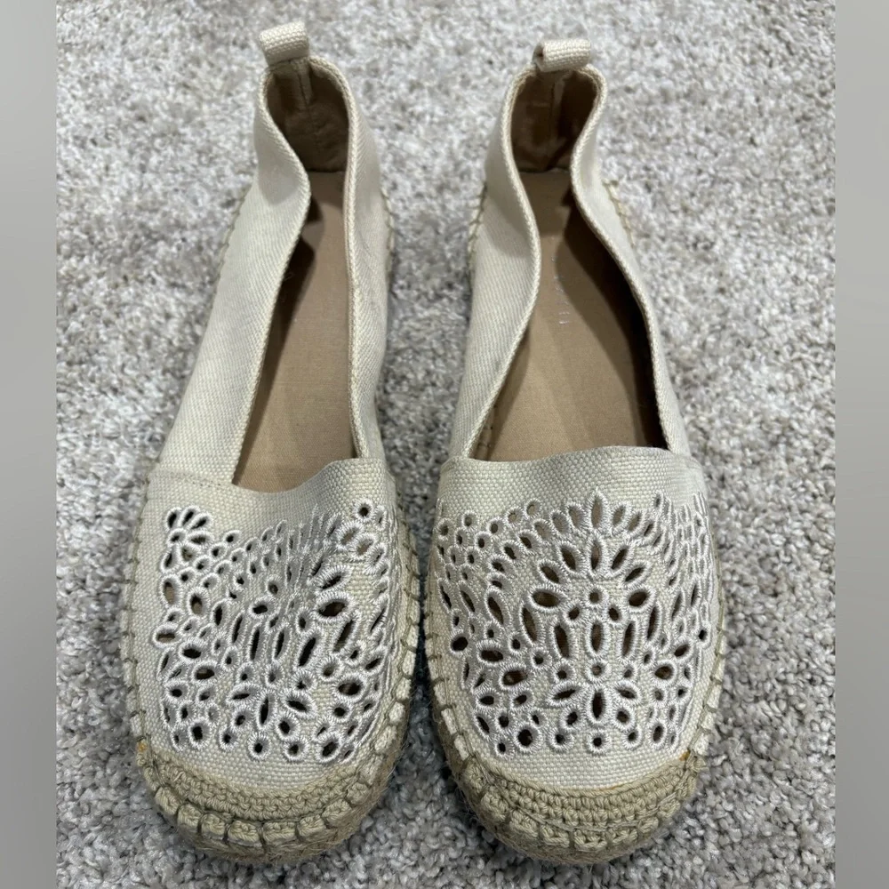 Kelly‎ & Katie Cream Eyelet Espadrille Size 9